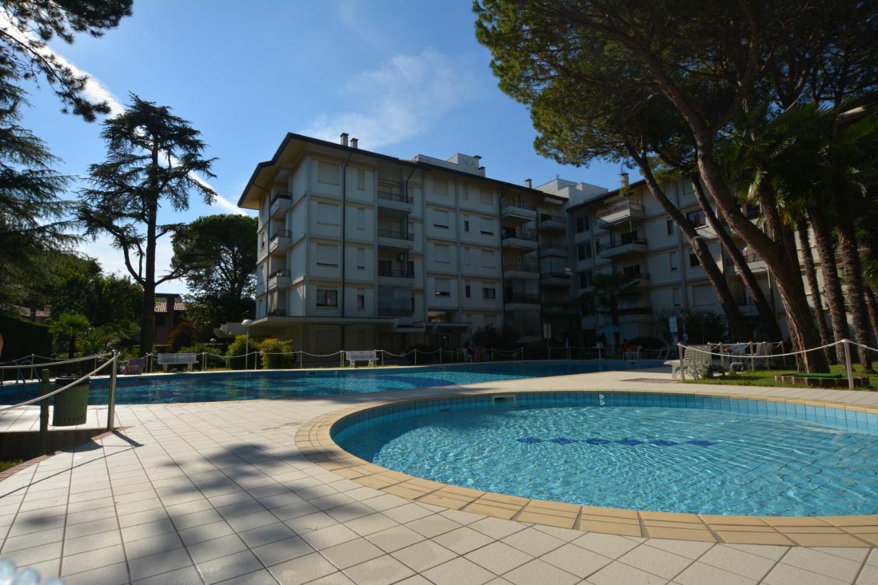 Lignano With Pool Lejlighed Lignano Sabbiadoro Eksteriør billede