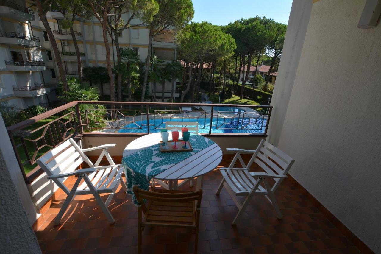 Lignano With Pool Lejlighed Lignano Sabbiadoro Eksteriør billede