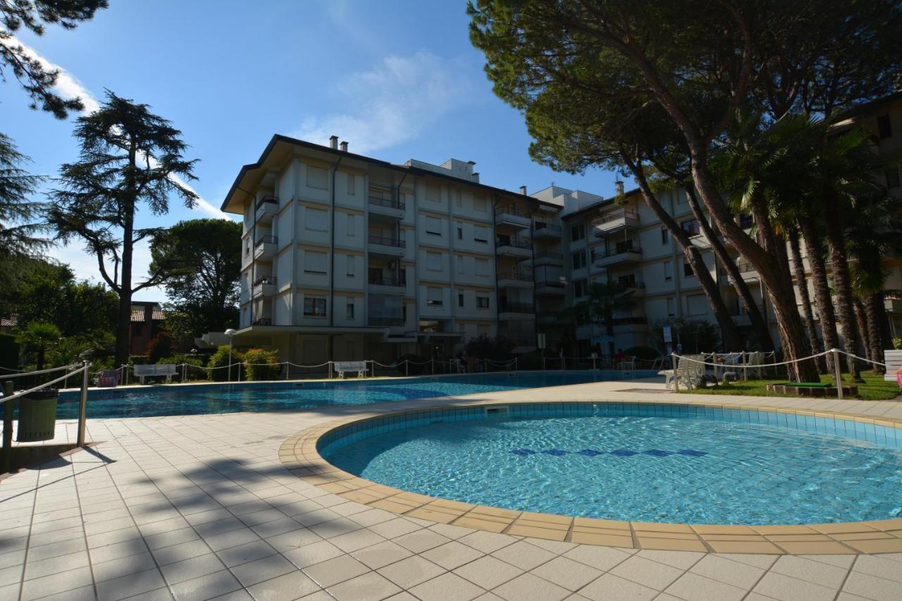 Lignano With Pool Lejlighed Lignano Sabbiadoro Eksteriør billede