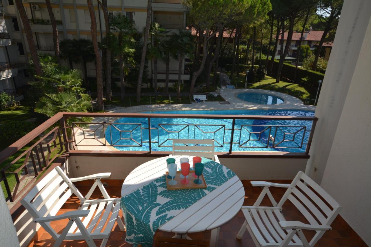 Lignano With Pool Lejlighed Lignano Sabbiadoro Eksteriør billede