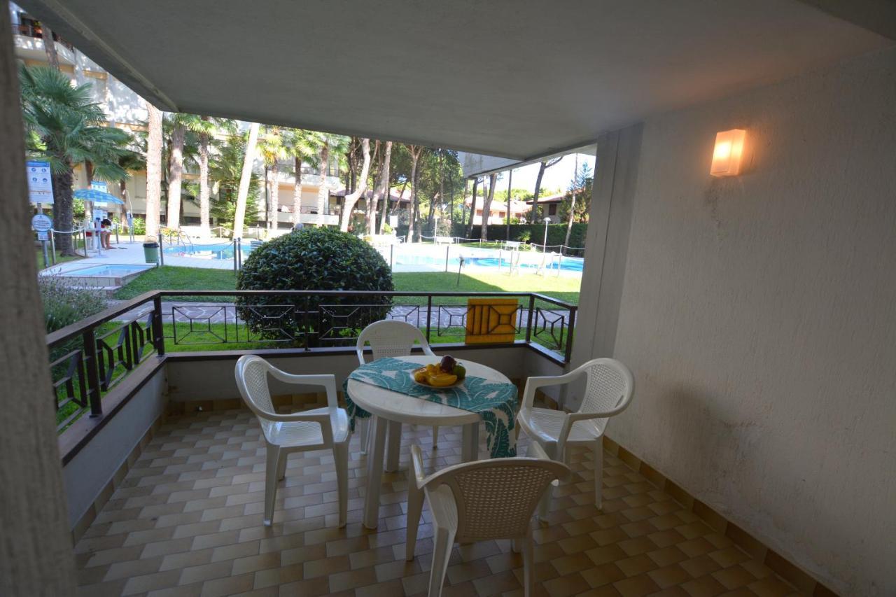 Lignano With Pool Lejlighed Lignano Sabbiadoro Eksteriør billede