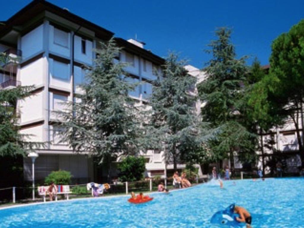 Lignano With Pool Lejlighed Lignano Sabbiadoro Eksteriør billede