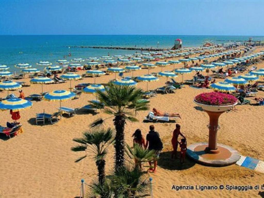 Lignano With Pool Lejlighed Lignano Sabbiadoro Eksteriør billede
